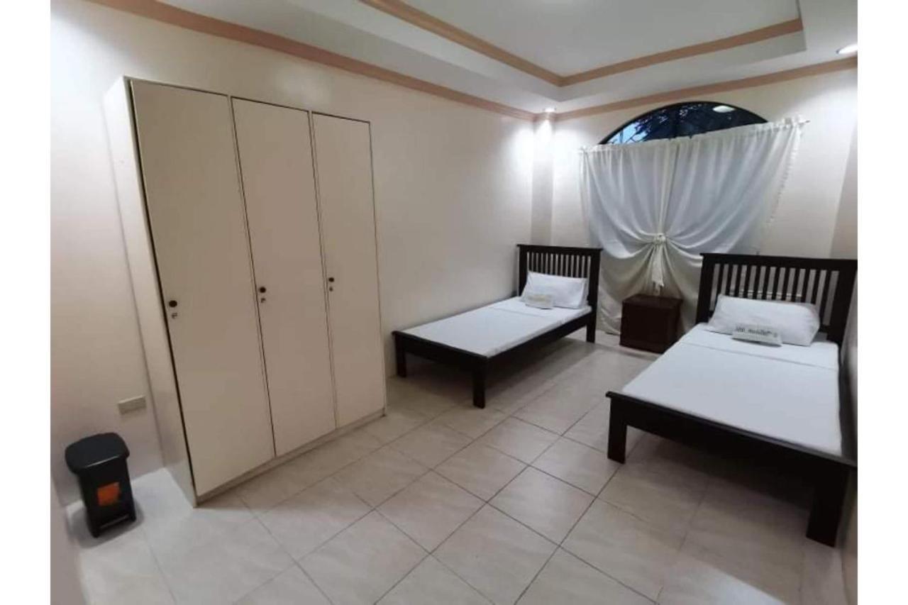 Hotel OYO 799 Ddd Habitat Iloilo Esterno foto