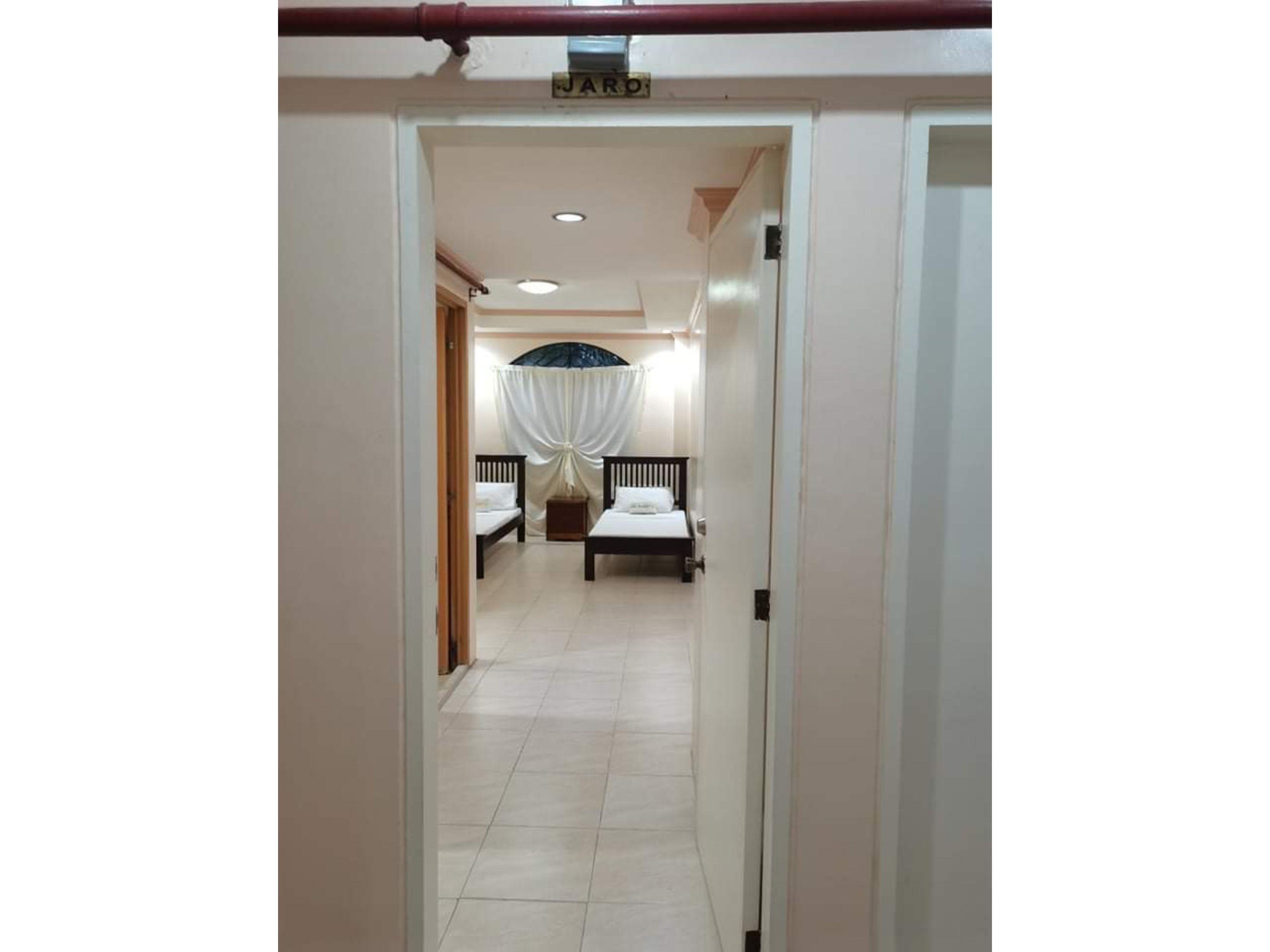 Hotel OYO 799 Ddd Habitat Iloilo Esterno foto