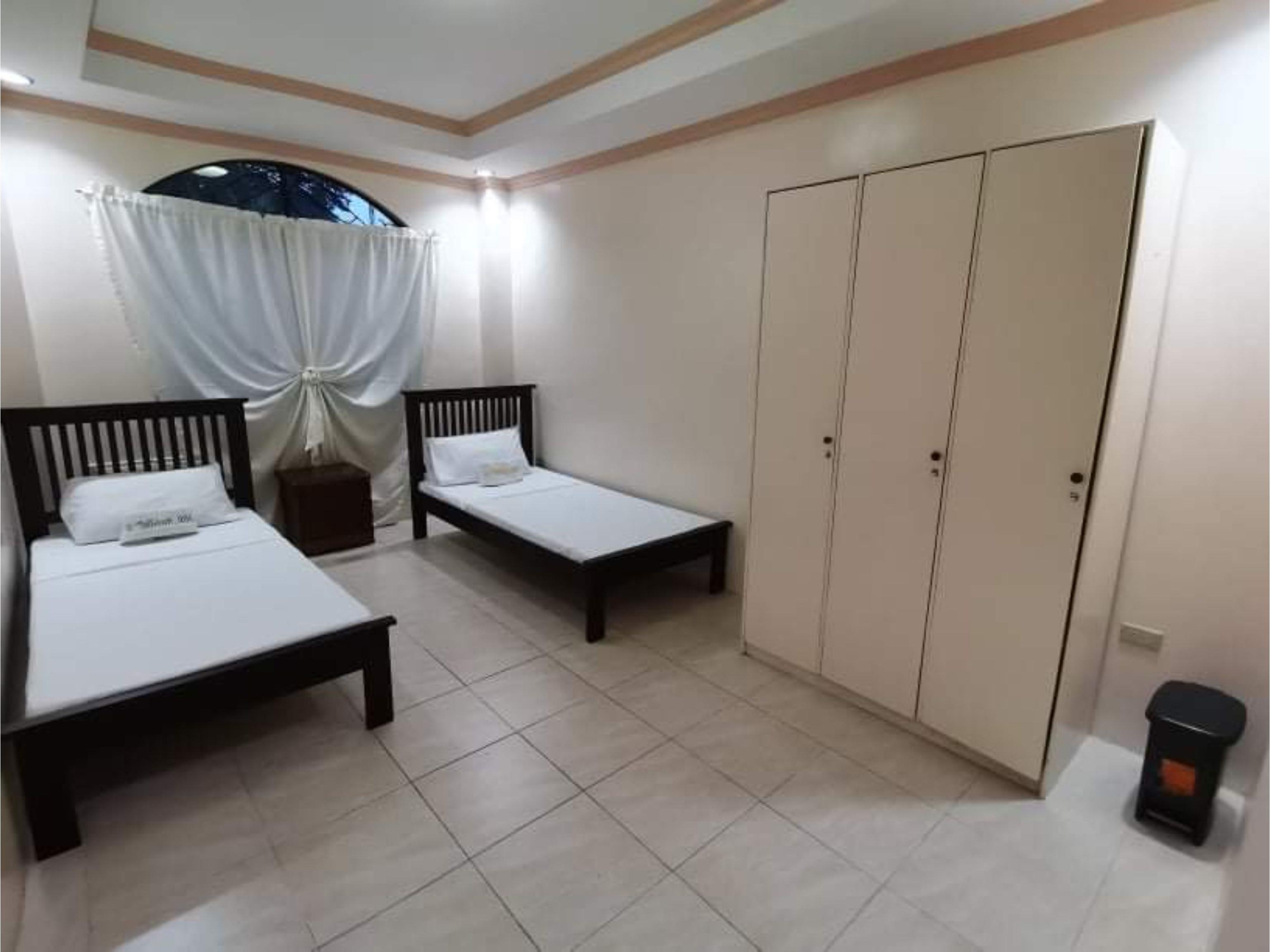 Hotel OYO 799 Ddd Habitat Iloilo Esterno foto